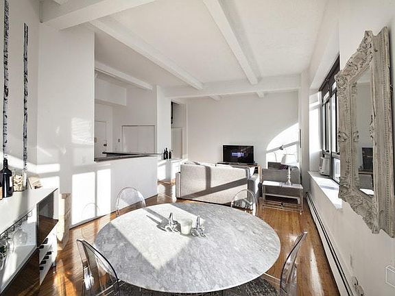 4th image of 2 Cornelia St APT 204