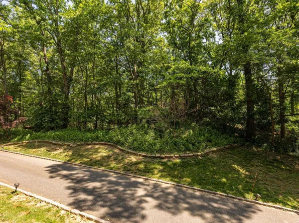 Pulaski Road, Kings Park, NY 11754