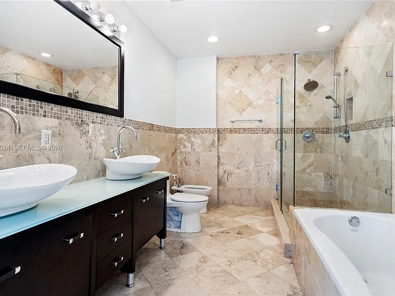 1090 NW North River Dr #402 — Photo 7