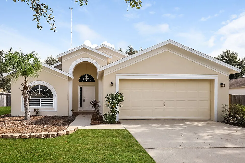3 bed, 2.0 bath, 1707 sqft, $2,465 — Photo 1