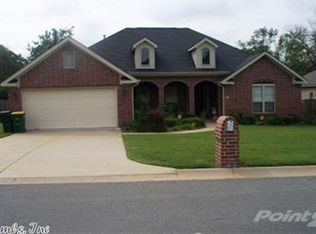 55 Woodridge Dr, Little Rock, AR 72204