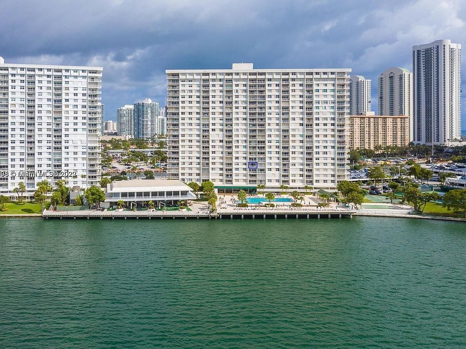 2nd image of 300 Bayview Dr APT 1909