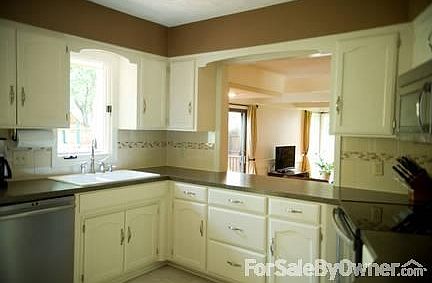 Kitchen
						:
						Large kitchen with open design