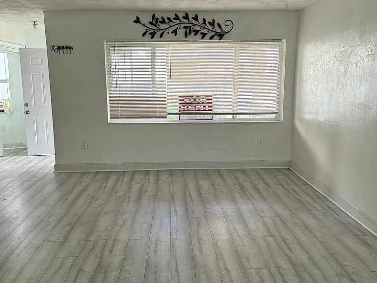 4520 NW 14th Ave — Photo 3