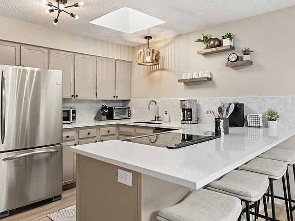5th image of 100 E Dean St Unit 3D