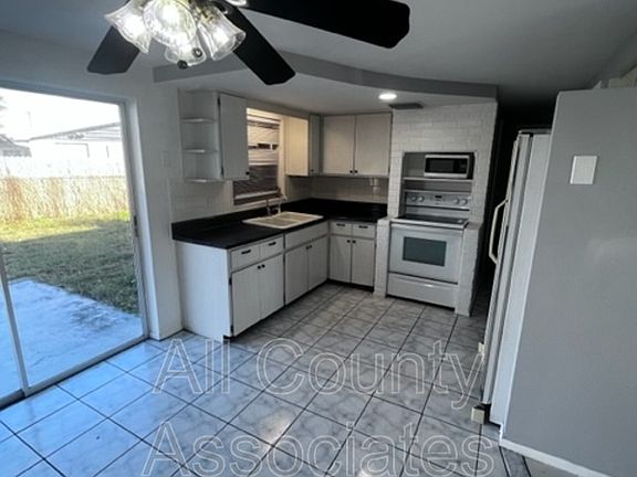 4th image of 4005 Chesswood Dr