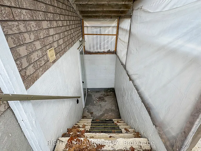 381 Leacock Dr — Photo 21