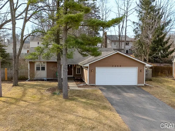 2454 Pineview Dr NE, Grand Rapids, MI 49525