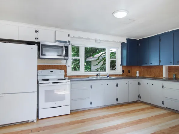 27 High Street, Laconia, NH 03246