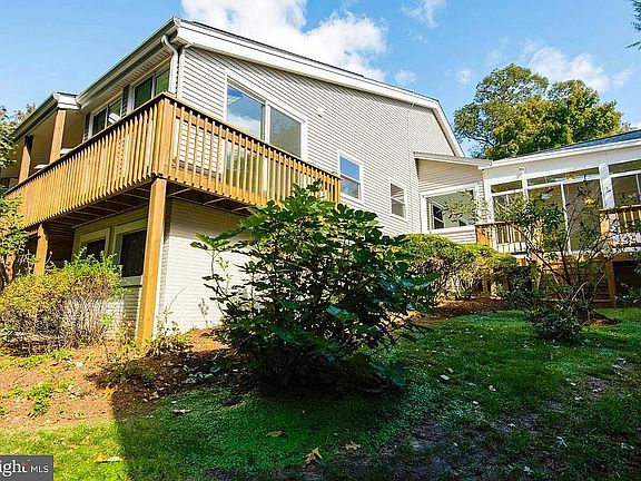 4th image of 944 Tidewater Grove Ct