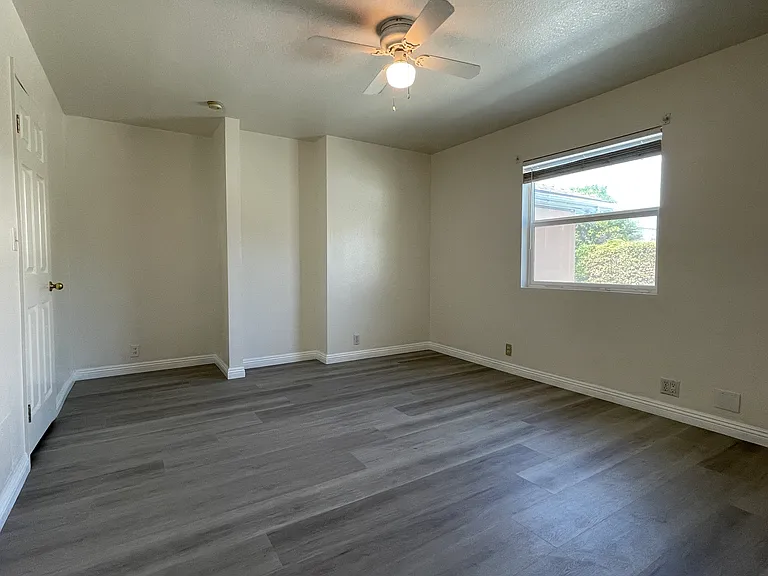 6822 1/2 N Muscatel Ave — Photo 14