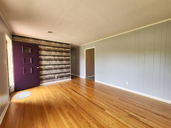 3rd image of 10519 Henry Rd