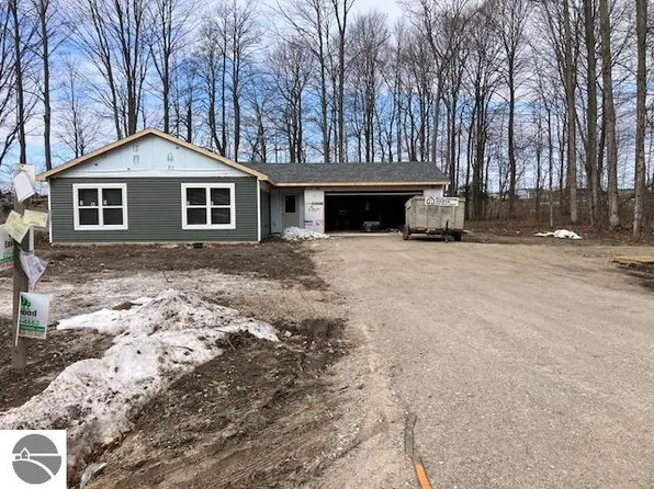 2180 Remington Dr, Kingsley, MI 49649