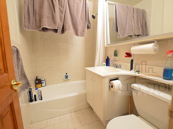 5th image of 107 W 69th St APT 1