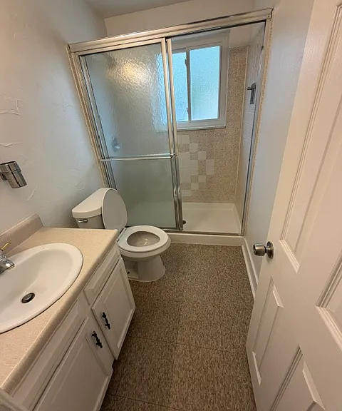 13786 Omega Cir — Photo 7