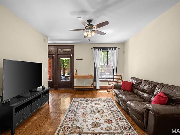 3rd image of 3935 Wyoming St