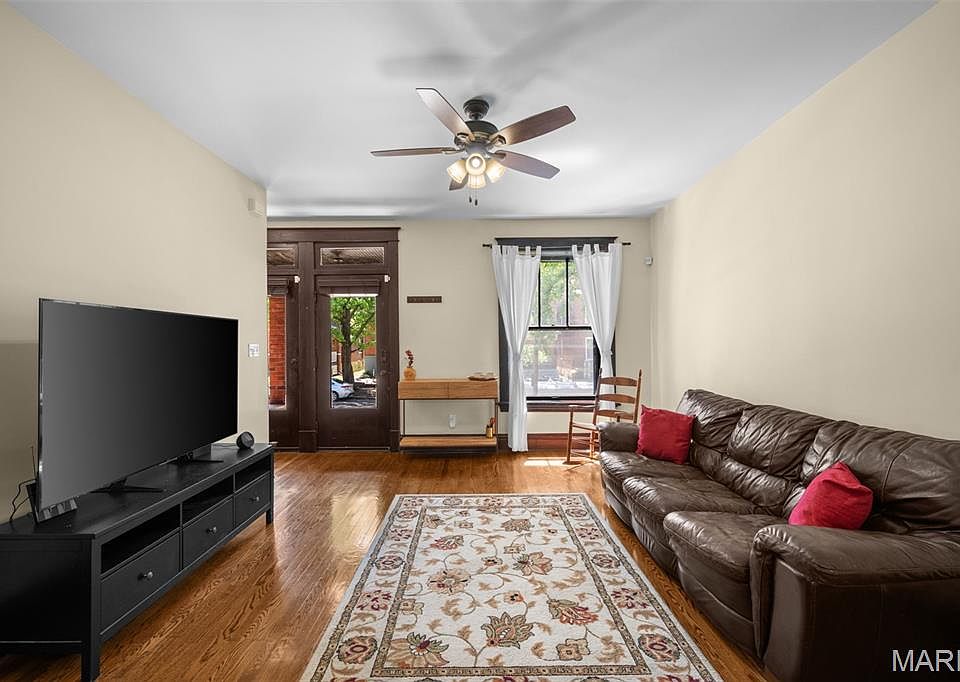 3935 Wyoming St, Saint Louis, MO 63116 | Zillow