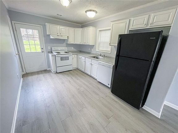 5th image of 1901 S Brookside Ave
