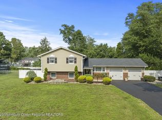21 Tamarack Dr, Manalapan, NJ 07726