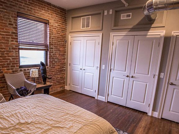5th image of 134 Franklin Ave #102