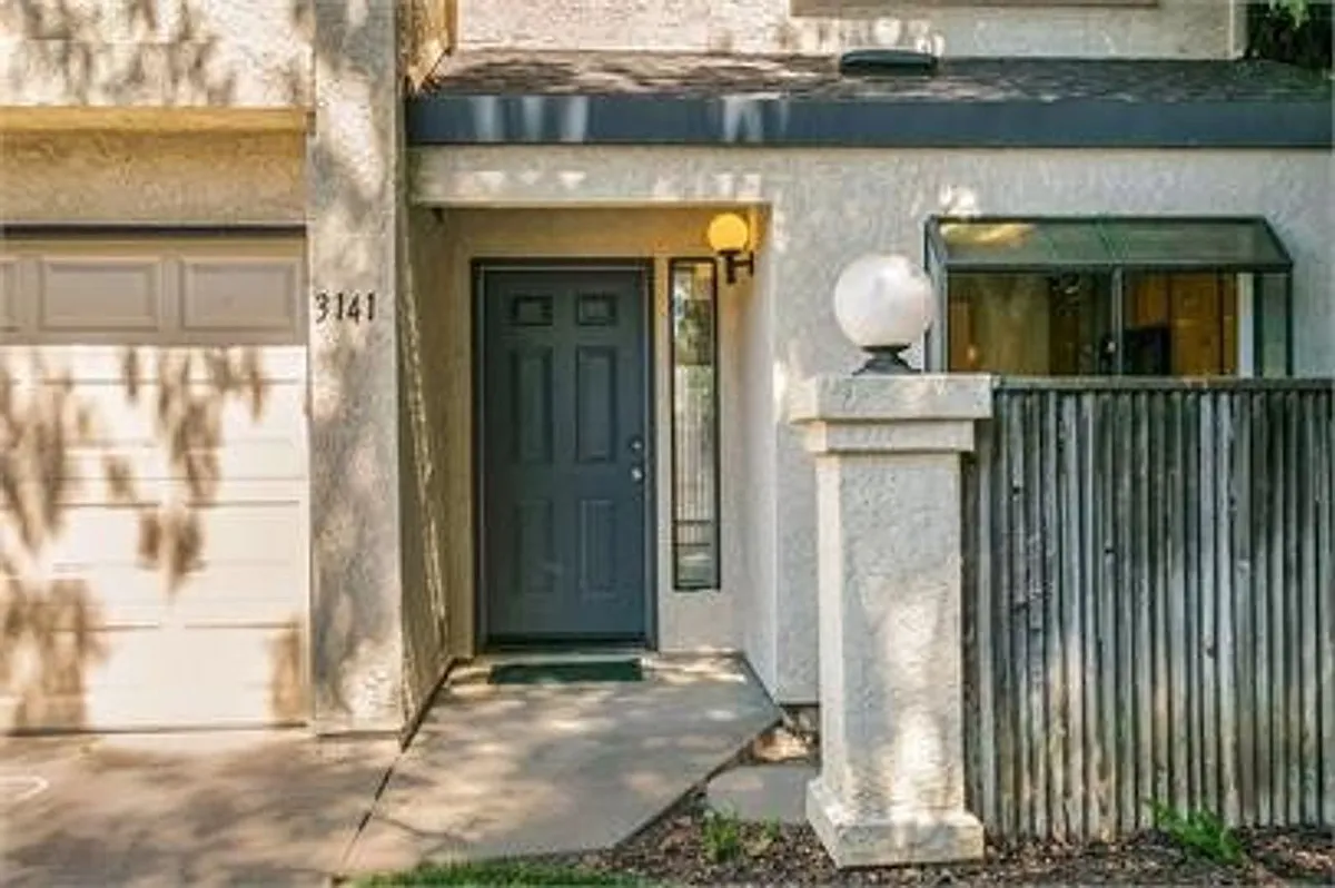 Building Photo - 3141 Newport Ter