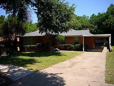 2nd image of 1221 Aspermont Ave