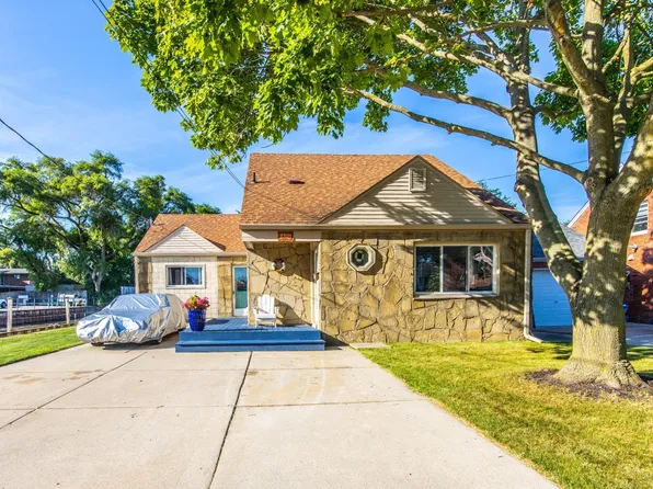 23121 Liberty St, Saint Clair Shores, MI 48080