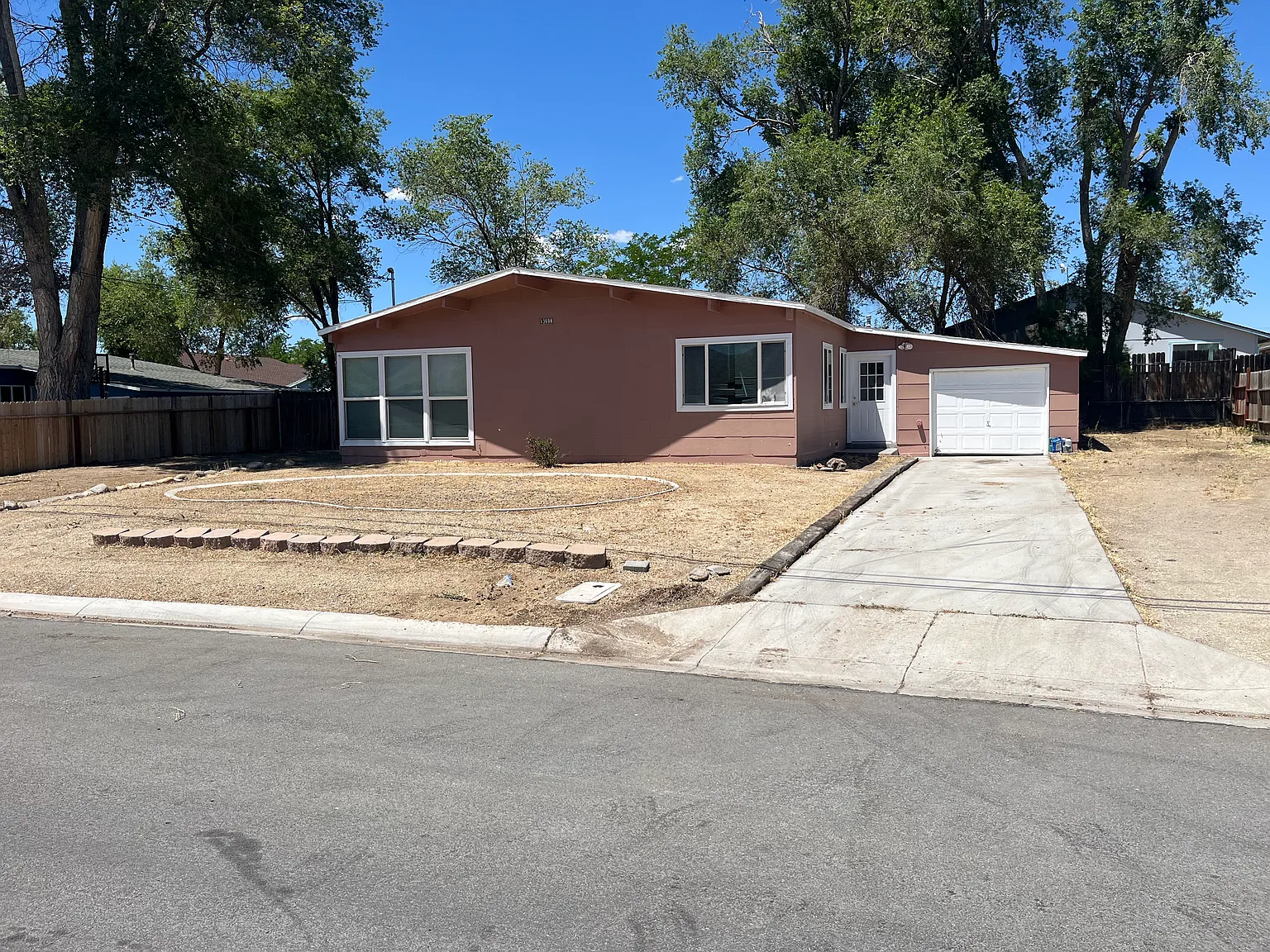 3 bed, 1394 sqft, $2,200 — Photo 4