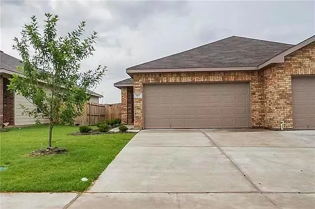 437 Canvas Ct — Photo 2