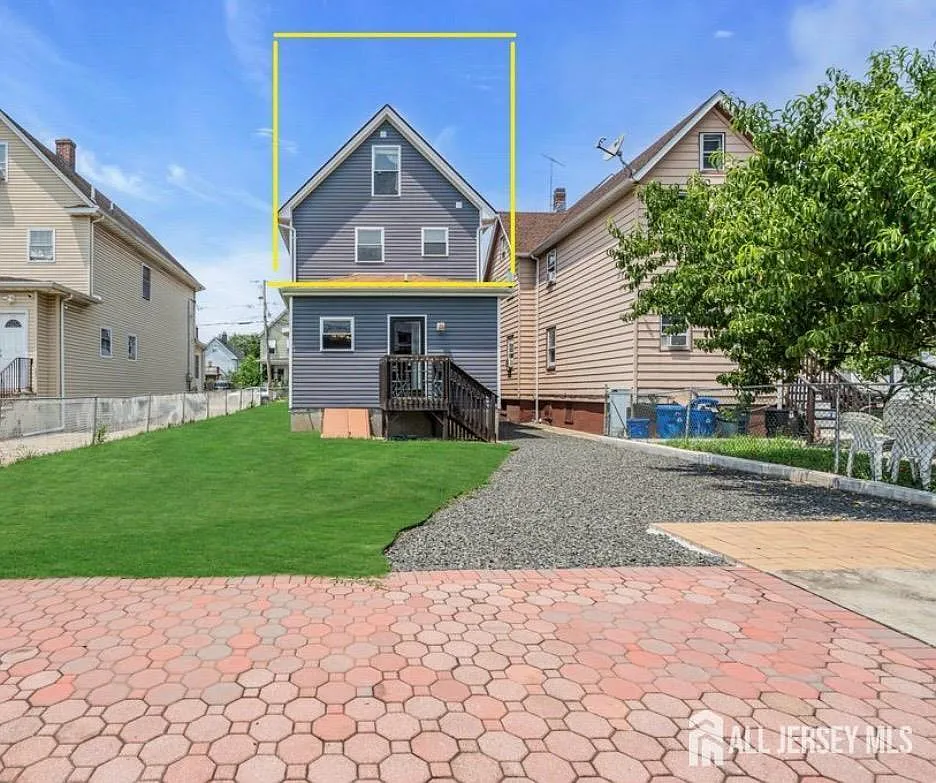 2 bed, 2.0 bath, 2158 sqft, $2,500 — Photo 2