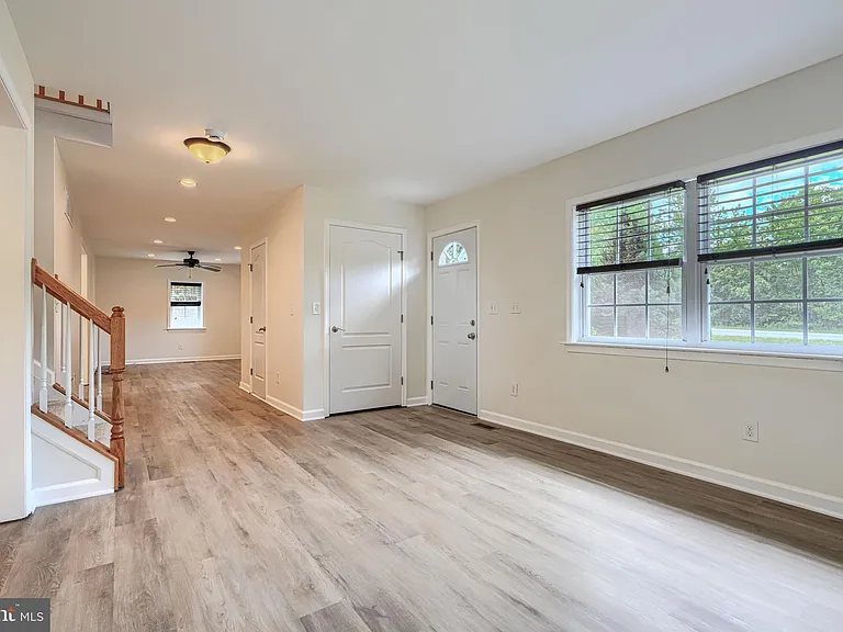 605 N Paradise Rd — Photo 5