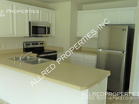 4th image of 2929 Meridian Pl #A