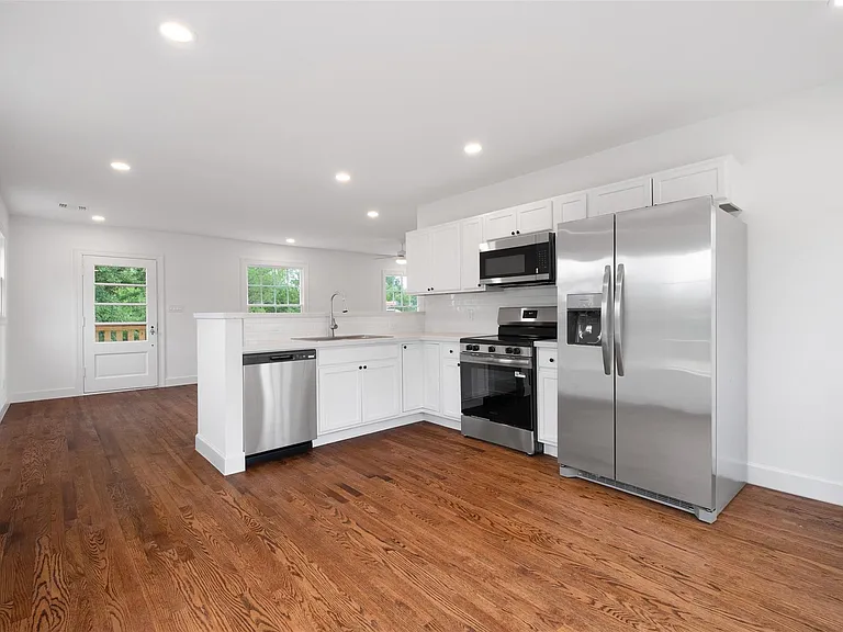 247 Foothill Rd — Photo 10