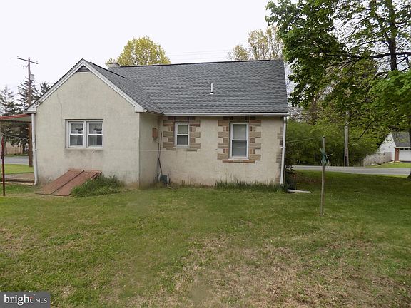 5th image of 2120 Spinnerstown Rd