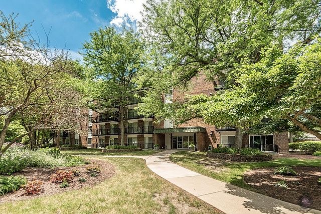 1st image of 5S040 Pebblewood Ln APT W106