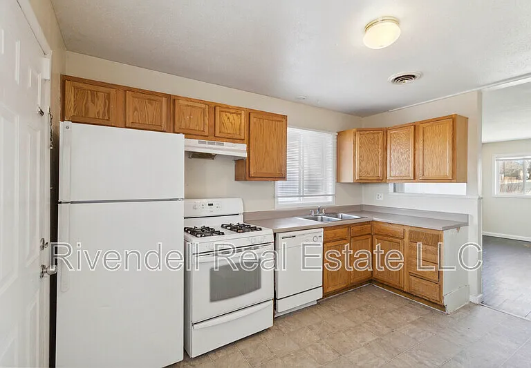 1127 Xenia St — Photo 5