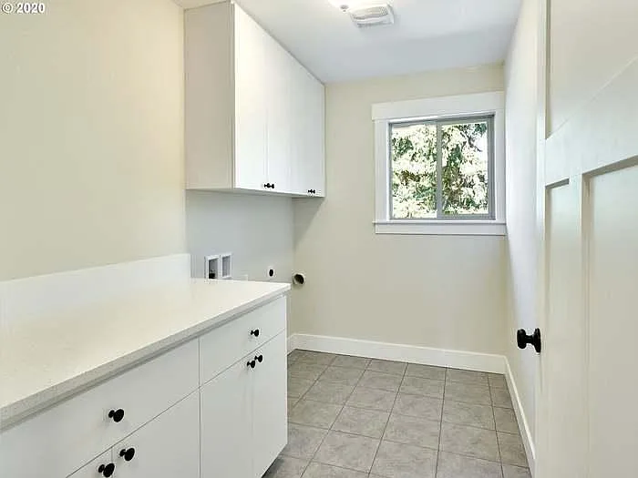 1211 Judy St — Photo 14
