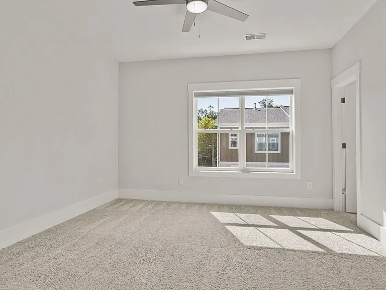 315 Pete Hollis Blvd — Photo 9