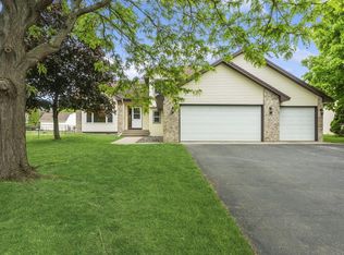 8733 Prestwick Pkwy N, Brooklyn Park, MN 55443