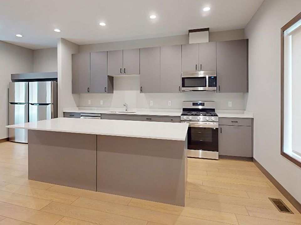 1st image of 1312 8th St SE #102