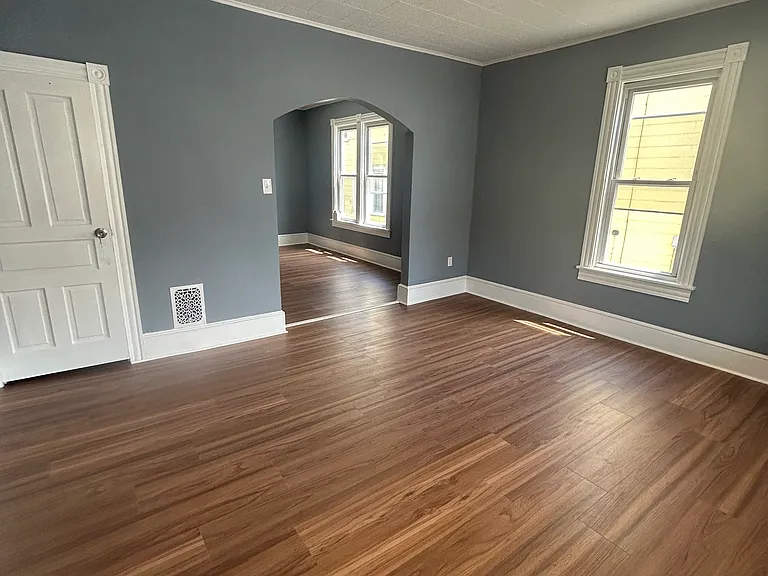 106 Center Ave — Photo 2