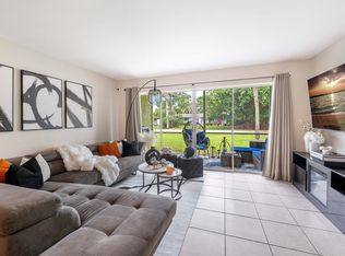 4900 Biscayne Dr APT 12, Naples, FL 34112