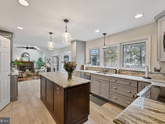 5th image of 1439 Millikens Bend Rd