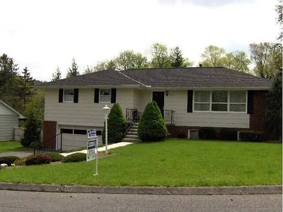 602 Wellington Ln photo 1