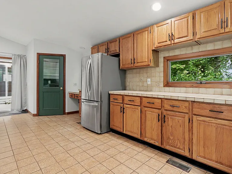 52 Stanley Rd — Photo 13