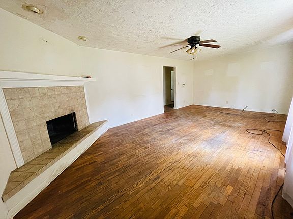 3rd image of 1804 Costello Dr