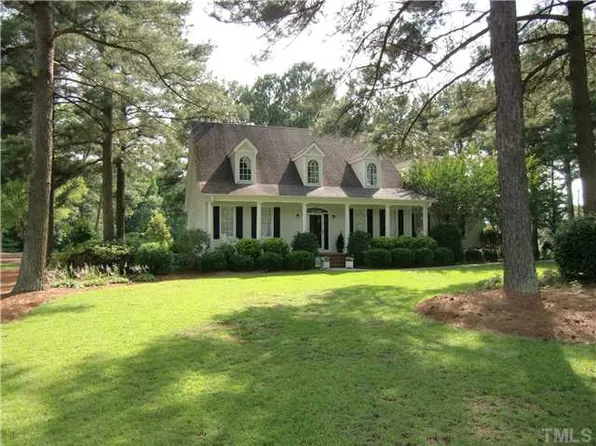 130 Lakeshore Dr, Benson, NC 27504