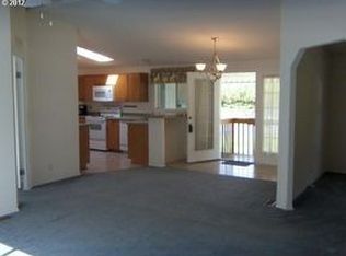 134 SE Oak Leaf Ln, Winston, OR 97496