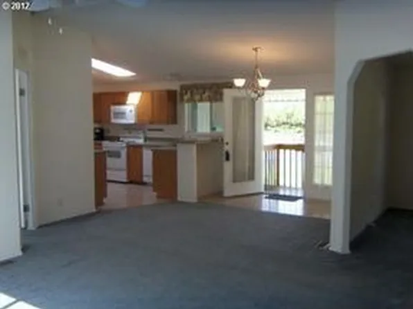 134 SE Oak Leaf Ln, Winston, OR 97496