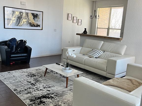 2nd image of 634 Creekside Cir #634